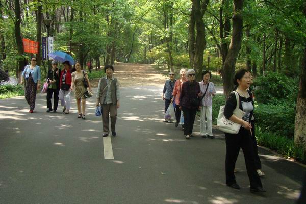 院妇委会组织离退休女职工到湖南省森林植物园游园(图2)